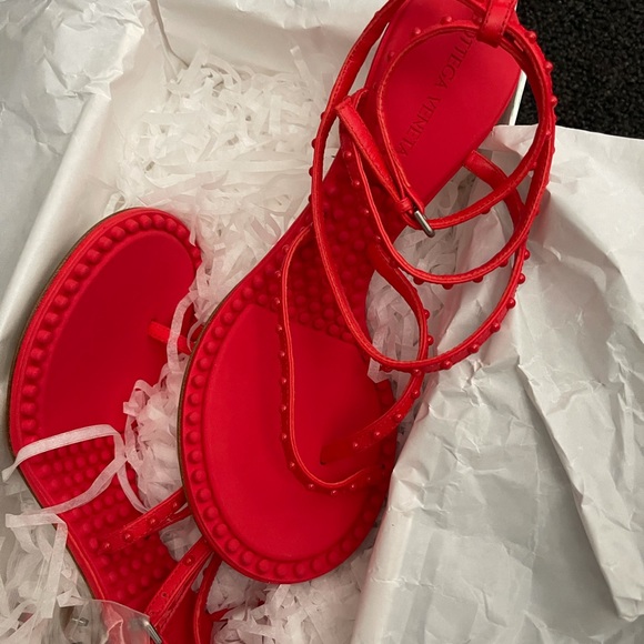 BOTTEGA VENETA
Dot leather thong sandals - Picture 5 of 6